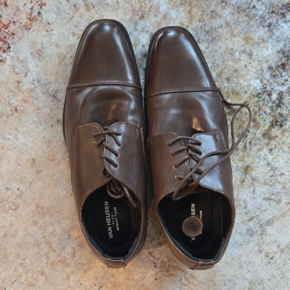 Van Heusen Men's Dark Brown Oxfords - Picture 1 of 6